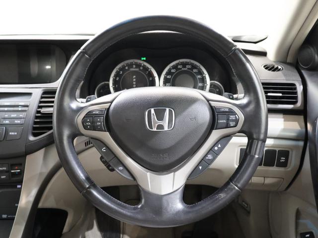 アコードツアラー ２４ＴＬ　純正ナビ　バックカメラ　電動サンルーフ　パワーテールゲート　本革シート　クルコン　パーキングセンサー　シートヒーター　ＥＴＣ　ＨＩＤライト　フォグ　電動シート　ＨＤＤナビ　エアバッグ　レザーシート（7枚目）