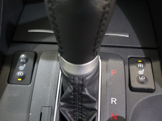 アコードツアラー ２４ＴＬ　純正ナビ　バックカメラ　電動サンルーフ　パワーテールゲート　本革シート　クルコン　パーキングセンサー　シートヒーター　ＥＴＣ　ＨＩＤライト　フォグ　電動シート　ＨＤＤナビ　エアバッグ　レザーシート（9枚目）