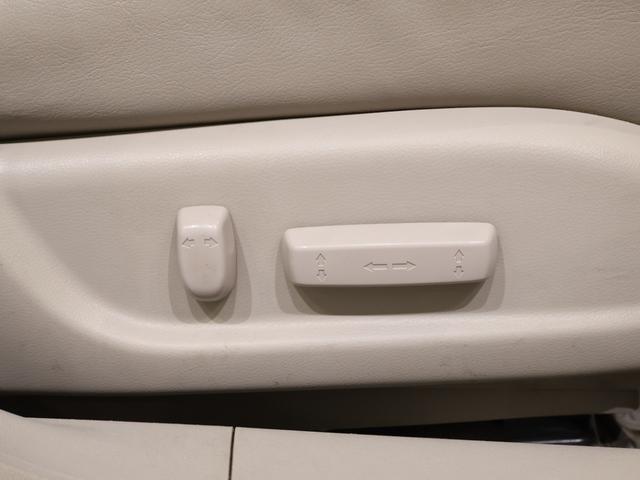 アコードツアラー ２４ＴＬ　純正ナビ　バックカメラ　電動サンルーフ　パワーテールゲート　本革シート　クルコン　パーキングセンサー　シートヒーター　ＥＴＣ　ＨＩＤライト　フォグ　電動シート　ＨＤＤナビ　エアバッグ　レザーシート（14枚目）