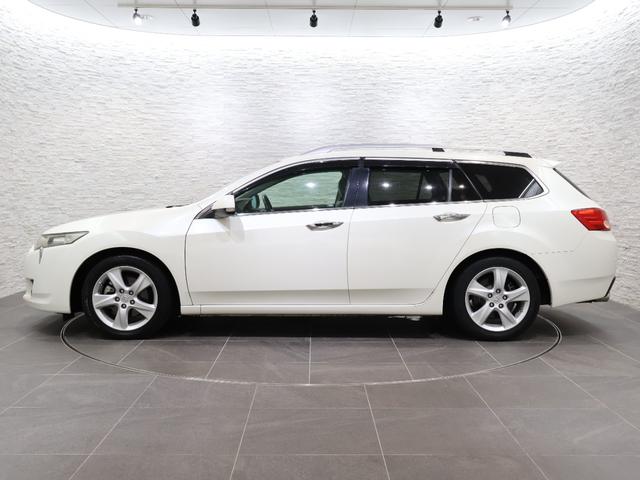 アコードツアラー ２４ＴＬ　純正ナビ　バックカメラ　電動サンルーフ　パワーテールゲート　本革シート　クルコン　パーキングセンサー　シートヒーター　ＥＴＣ　ＨＩＤライト　フォグ　電動シート　ＨＤＤナビ　エアバッグ　レザーシート（24枚目）