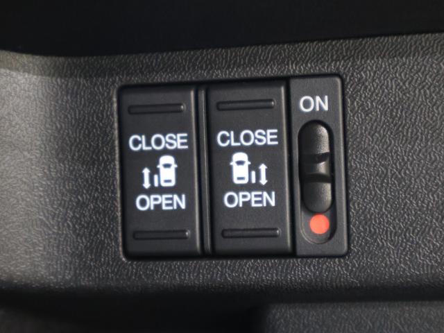 ステップワゴンスパーダ ｅ：ＨＥＶスパーダＧホンダセンシング　社外ナビ　バックカメラ　両側パワースライドドア　フリップダウン　ＥＴＣ　ＬＥＤライト　フォグ　セキュリティアラーム　横滑り防止装置　クルーズコントロール　フルセグ　ＤＶＤ再生可能　ナビ＆ＴＶ　キーレス（13枚目）