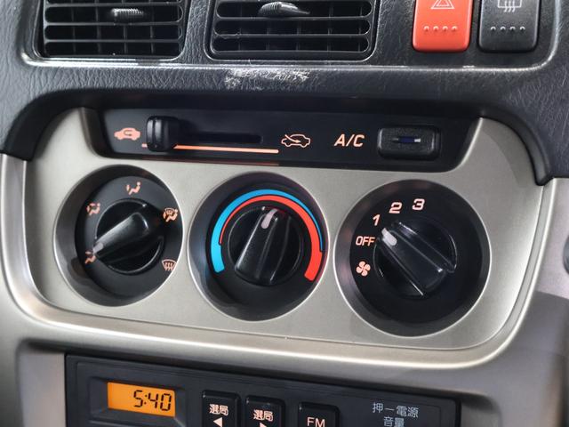 マニュアルエアコンのお車です!直感的な操作で車内の温度を調節することができます!