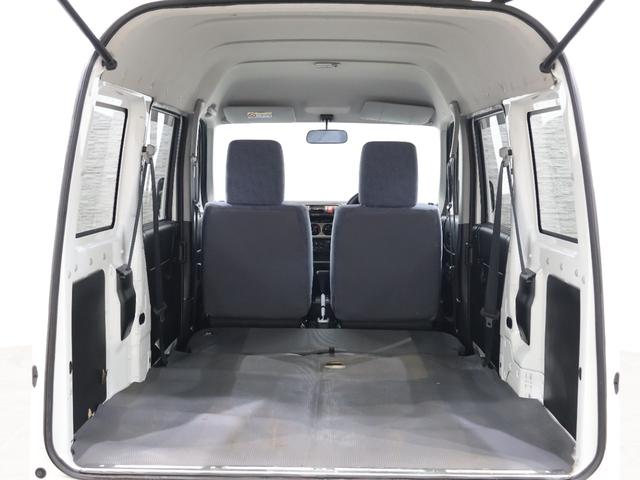 2列目シートを倒すと、広々としたフルフラット空間が生まれます!大きな荷物や長い荷物も簡単に収納することができます!