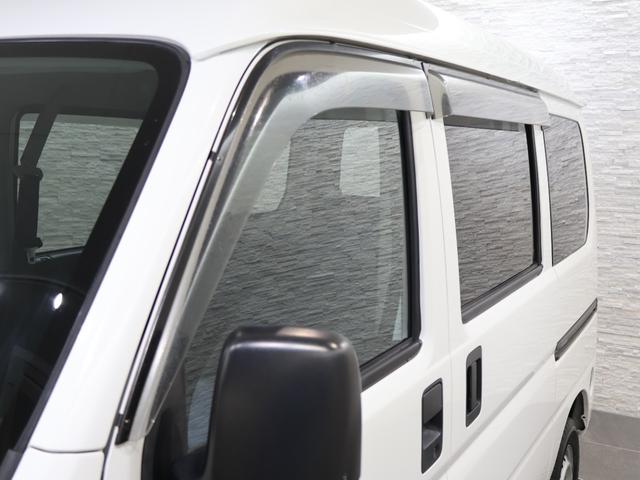 オプションのドアバイザーが装備!!タバコ・ペットなどの臭いが室内にこもるのが嫌な方、換気機能はもちろんのこと降雨時にも少しだけ窓を開けておくことが可能です!