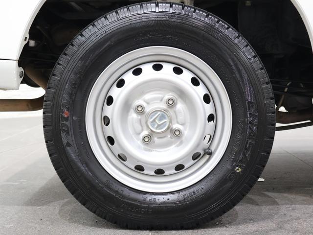 純正のスチールホイールが足元を飾ります!タイヤサイズは145R12−8PR LTになります。