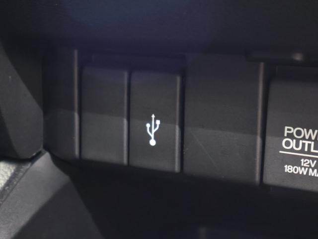 オデッセイ アブソルート・EXホンダセンシング 純正ナビ マルチビューカメラ 両側パワースライドドア パーキングセンサー パーキングアシスト 電動シート シートヒーター オットマンシート フルセグテレビ 360°カメラ 横滑り防止装置 Pシート(13枚目)