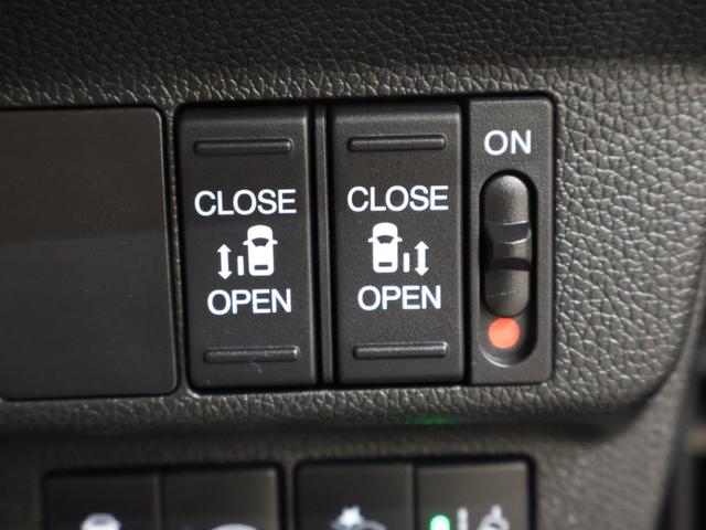 フリード クロスター・ホンダセンシング 純正ナビ バックカメラ 両側パワースライドドア シートヒーター ウォークスルー ETC LEDライト フォグ 両PSD USBポート 地デジ エアバック Iストップ VSA リヤカメラ 整備記録簿(12枚目)