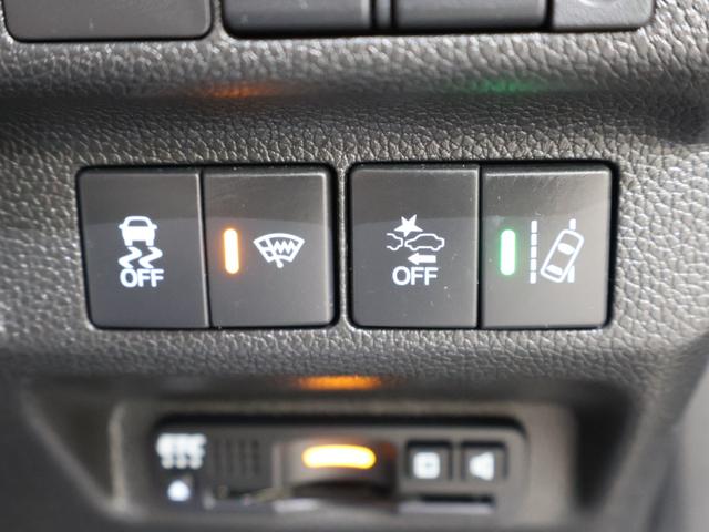 フリード クロスター・ホンダセンシング 純正ナビ バックカメラ 両側パワースライドドア シートヒーター ウォークスルー ETC LEDライト フォグ 両PSD USBポート 地デジ エアバック Iストップ VSA リヤカメラ 整備記録簿(13枚目)