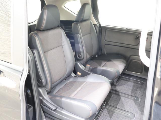 フリード クロスター・ホンダセンシング 純正ナビ バックカメラ 両側パワースライドドア シートヒーター ウォークスルー ETC LEDライト フォグ 両PSD USBポート 地デジ エアバック Iストップ VSA リヤカメラ 整備記録簿(16枚目)