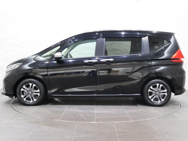 フリード クロスター・ホンダセンシング 純正ナビ バックカメラ 両側パワースライドドア シートヒーター ウォークスルー ETC LEDライト フォグ 両PSD USBポート 地デジ エアバック Iストップ VSA リヤカメラ 整備記録簿(28枚目)