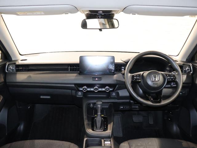 操作性に優れた運転席となります！小物入れや各ボタンの配置にこだわり、使いやすいです！座り心地もよく視認性も良好なのでロングドライブもお任せ下さい！