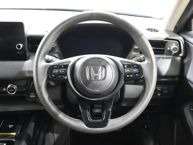 クルーズコントロールが装備されており、速度設定をするだけで一定の速度で自動走行が可能！！一定速度の走行なので燃費の向上やアクセルペダルを踏む必要が無いので長距離ドライブが快適になります！！