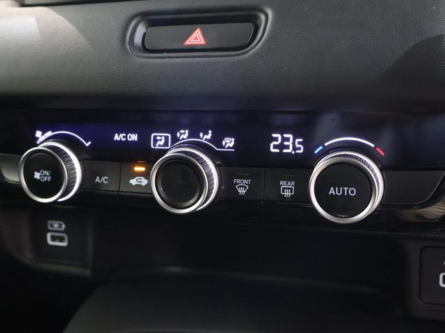 フルオートエアコンが装備されています！お好みの温度設定をするだけでエアコンの風量やモードの切り替えを自動でコントロールしてくれます！ユーザーの操作が少なく燃費走行にもつながります！