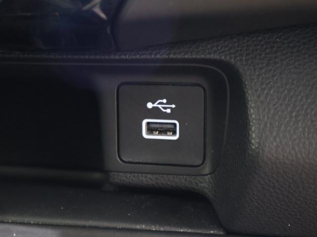 ＵＳＢオーディオ用ソケットがついていますので携帯電話などを接続すれば音楽等の再生が可能です！