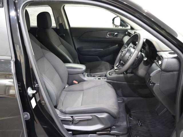 全ての座席で皆様に快適におくつろぎいただけるよう膝周りにゆとりを持たせ、心地よく座れるよう設計されています！！