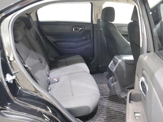 ２列目シートも足元はゆったりしており快適にお座り頂けます！チャイルドシートの取り付けにも対応しており、後部座席にお乗りの方も楽しく広々と使用できます！！