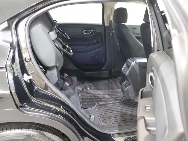 ＨＯＮＤＡ独自の機構！リアシートはチップアップ（跳ね上げ）することにより背の高い荷物も楽々積み込みすることが可能！！より空間を有効にするためにも大変便利なシートアレンジになります！！