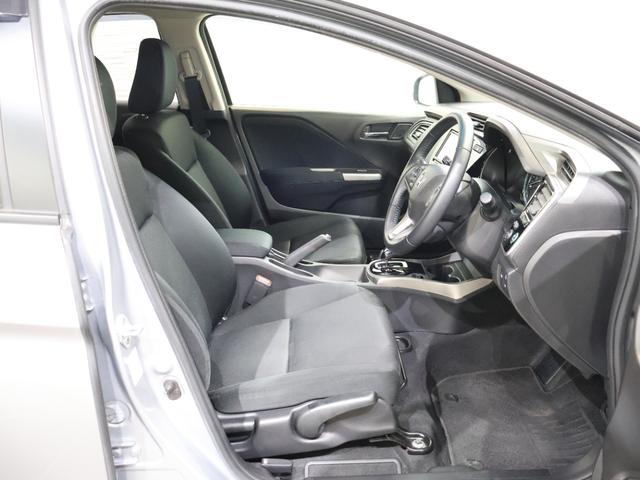 グレイス ハイブリッドＬＸ・ホンダセンシング　４ＷＤ　社外ナビ　バックカメラ　シートヒーター　ＥＴＣ　ＬＥＤライト　フォグ　ＬＥＤヘッドライト　スマートキー　衝突被害軽減ブレーキ　オートクルーズコントロール　バックモニター　オートライト（14枚目）