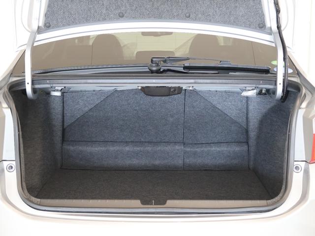 グレイス ハイブリッドＬＸ・ホンダセンシング　４ＷＤ　社外ナビ　バックカメラ　シートヒーター　ＥＴＣ　ＬＥＤライト　フォグ　ＬＥＤヘッドライト　スマートキー　衝突被害軽減ブレーキ　オートクルーズコントロール　バックモニター　オートライト（16枚目）