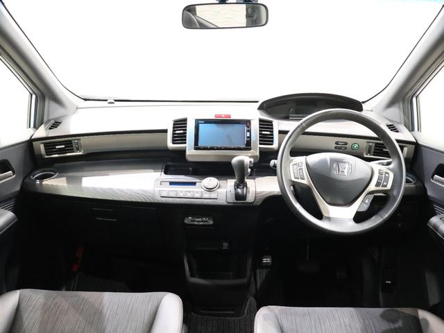 フリードスパイクハイブリッド ハイブリッドプレミアムエディション　純正ナビ　フルセグ　バックカメラ　ＥＴＣ　両側パワスラ　クルコン　純正ＳＷ　ＵＳＢ　両側自動ドア　Ｂカメラ　スマ－トキ－　オートエアコン　ＤＶＤ再生　盗難防止システム　クルーズコントロール　ＶＳＡ（5枚目）