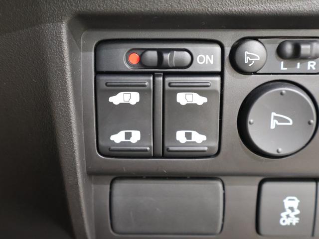 フリードスパイクハイブリッド ハイブリッドプレミアムエディション　純正ナビ　フルセグ　バックカメラ　ＥＴＣ　両側パワスラ　クルコン　純正ＳＷ　ＵＳＢ　両側自動ドア　Ｂカメラ　スマ－トキ－　オートエアコン　ＤＶＤ再生　盗難防止システム　クルーズコントロール　ＶＳＡ（9枚目）