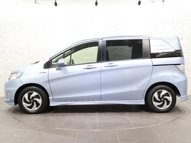 フリードスパイクハイブリッド ハイブリッドプレミアムエディション　純正ナビ　フルセグ　バックカメラ　ＥＴＣ　両側パワスラ　クルコン　純正ＳＷ　ＵＳＢ　両側自動ドア　Ｂカメラ　スマ－トキ－　オートエアコン　ＤＶＤ再生　盗難防止システム　クルーズコントロール　ＶＳＡ（18枚目）