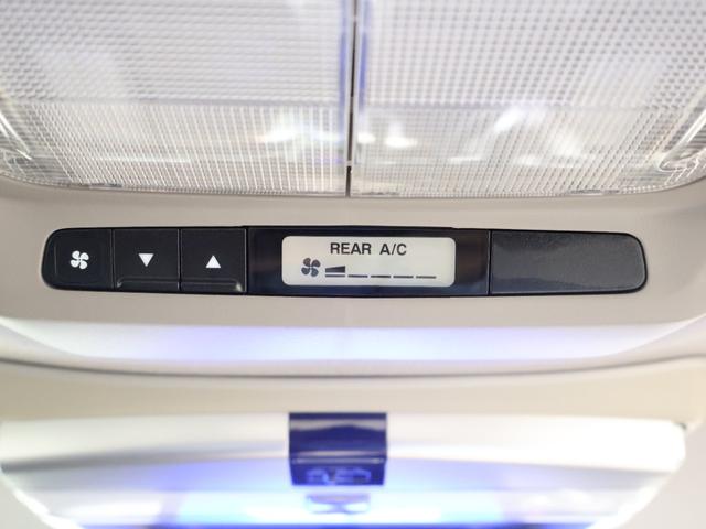 オデッセイ Mエアロパッケージ 純正ナビ 社外フリップダウン Bカメラ ETC HIDライト フォグ 純正アルミ キーフリー USB入力 バックカメ 横滑り防止装置 スマ-トキ- パワーウィンドウ フルオートエアコン DVD ABS(9枚目)