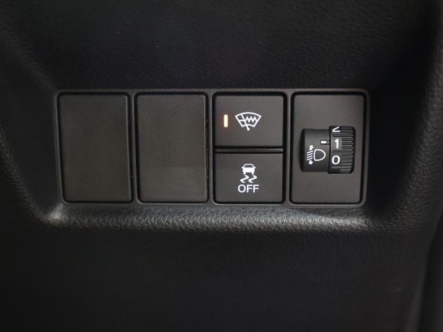 フィット e:HEVリュクス 純正ホンダコネクトディスプレイオーディオ フルセグ ホンダセンシング パーキングセンサー マルチビューカメラ シートヒーター ブラインドスポットインフォメーション 誤発進抑制機能 フロントカメラ(11枚目)