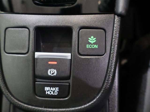 フィット e:HEVリュクス 純正ホンダコネクトディスプレイオーディオ フルセグ ホンダセンシング パーキングセンサー マルチビューカメラ シートヒーター ブラインドスポットインフォメーション 誤発進抑制機能 フロントカメラ(15枚目)