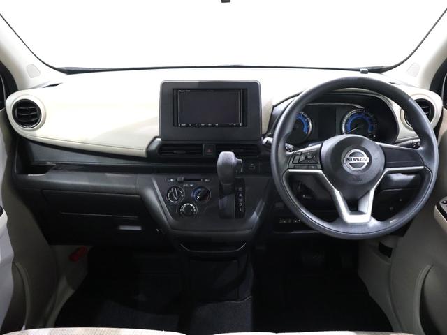 操作性に優れた運転席となります！小物入れや各ボタンの配置にこだわり、使いやすいです！座り心地もよく視認性も良好なのでロングドライブもお任せ下さい！
