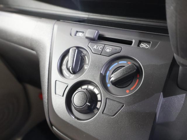 マニュアルエアコンのお車です！直感的な操作で車内の温度を調節することができます！