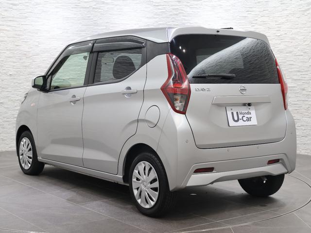 当店の展示車は、プロの業者にボディーの磨き、ルームクリーニングを依頼していますので、とてもきれいです！！ぜひ、見にいらしてください！