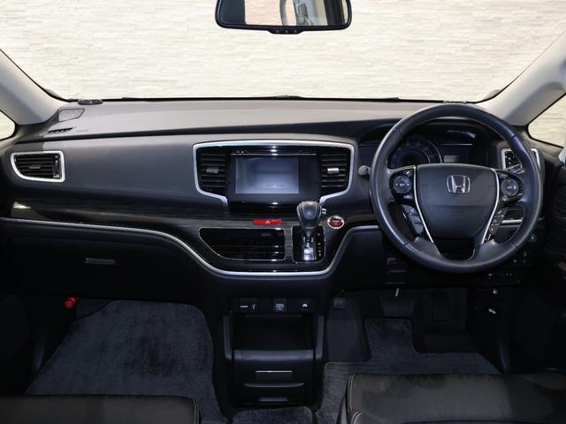 操作性に優れた運転席となります！小物入れや各ボタンの配置にこだわり、使いやすいです！座り心地もよく視認性も良好なのでロングドライブもお任せ下さい！