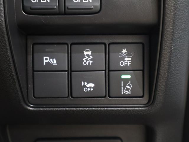 ホンダセンシング装備！衝突軽減ブレーキや誤発進抑制装置装備！この他にも先進の安全機能を多く搭載しております！安全に安心にお乗り頂き快適なカーライフをお楽しみ下さい！