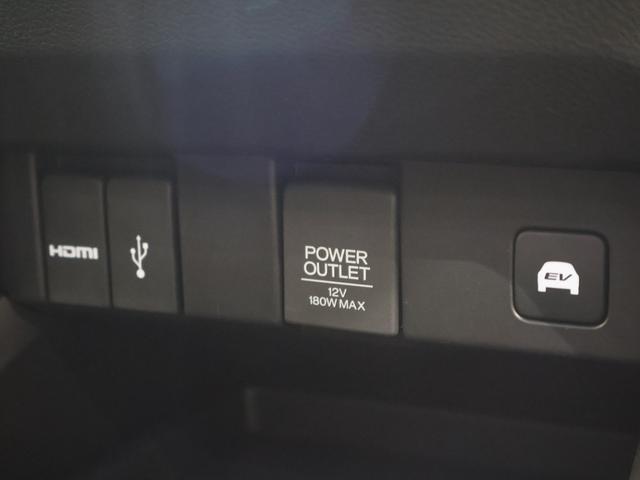 ＵＳＢオーディオ用ソケットがついていますので携帯電話などを接続すれば音楽等の再生が可能です！