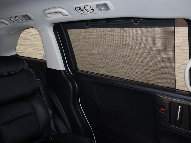 後部座席にはサンシェード付きなので日よけもバッチリ☆