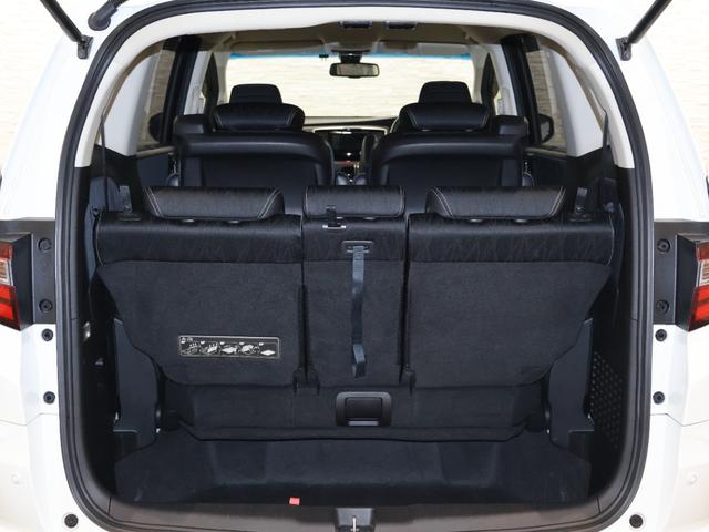 大口なテールゲートは活用の幅を広げてくれます！幅広、低い床面で大きな荷物の出し入れが簡単になります！日々のショッピング、レジャー等、生活を一段上のものにしてくれます！