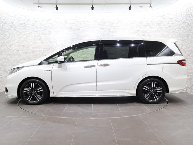 当店の展示車は、プロの業者にボディーの磨き、ルームクリーニングを依頼していますので、とてもきれいです！！ぜひ、見にいらしてください！