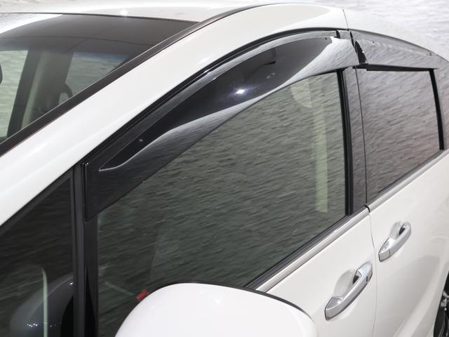 オプションのドアバイザーが装備！！タバコ・ペットなどの臭いが室内にこもるのが嫌な方、換気機能はもちろんのこと降雨時にも少しだけ窓を開けておくことが可能です！