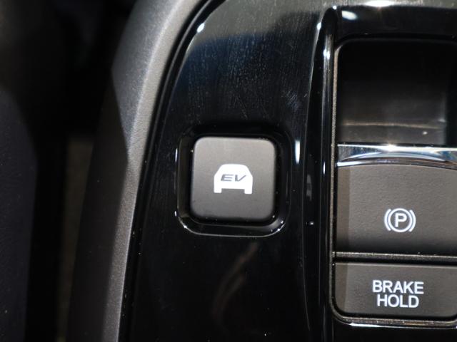 ステップワゴンスパーダ ｅ：ＨＥＶスパーダＧ・ＥＸホンダセンシング　純正ナビ　バックカメラ　両側パワースライドドア　わくわくゲート　シートヒーター　ＥＴＣ　ＬＥＤライト　フォグ　社外ＡＷ　エアバック　地デジ　クルコン　サイドエアバッグ　シ－トヒ－タ－　衝突軽減システム（13枚目）