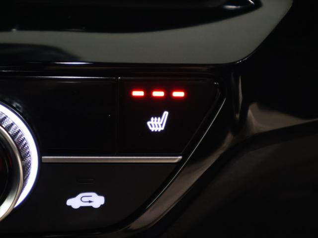 シビック ｅ：ＨＥＶＥＸ　当社デモカー　純正ホンダコネクトディスプレイ　バックカメラ　パーキングセンサー　ブラインドスポットインフォメーション　電動シート　シートヒーター　電動サンルーフ　ＥＴＣ　ＬＥＤライト　Ｂカメラ　ＥＳＣ（9枚目）