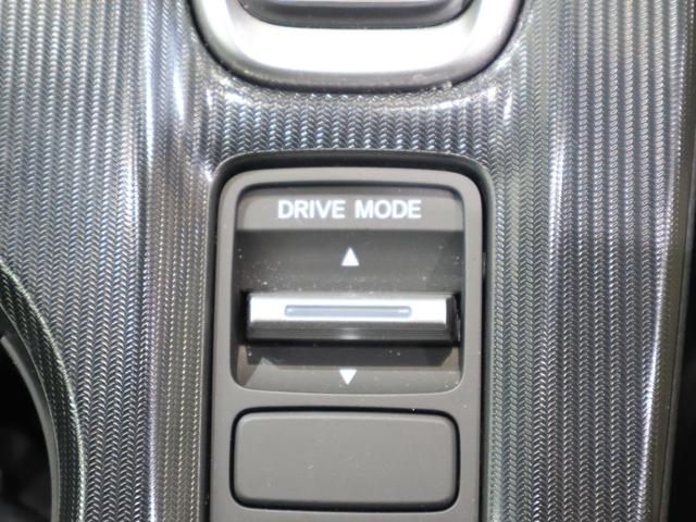 シビック ｅ：ＨＥＶＥＸ　当社デモカー　純正ホンダコネクトディスプレイ　バックカメラ　パーキングセンサー　ブラインドスポットインフォメーション　電動シート　シートヒーター　電動サンルーフ　ＥＴＣ　ＬＥＤライト　Ｂカメラ　ＥＳＣ（10枚目）