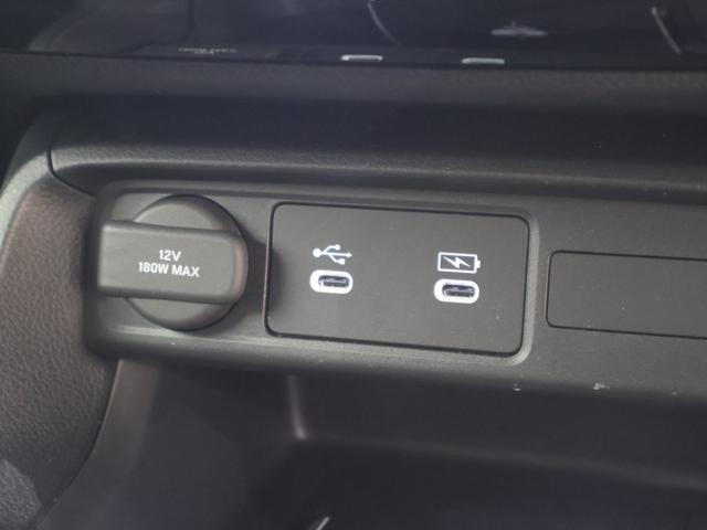 シビック ｅ：ＨＥＶＥＸ　当社デモカー　純正ホンダコネクトディスプレイ　バックカメラ　パーキングセンサー　ブラインドスポットインフォメーション　電動シート　シートヒーター　電動サンルーフ　ＥＴＣ　ＬＥＤライト　Ｂカメラ　ＥＳＣ（13枚目）