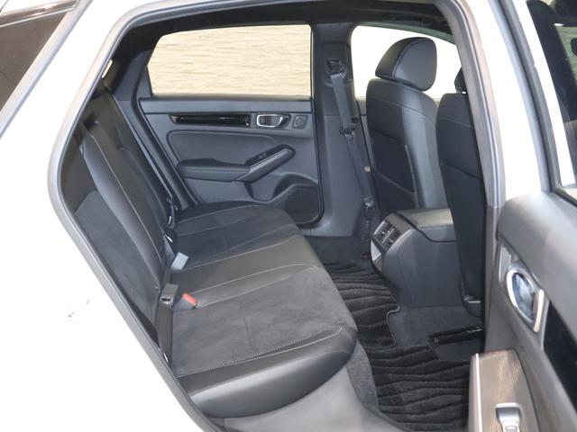 シビック ｅ：ＨＥＶＥＸ　当社デモカー　純正ホンダコネクトディスプレイ　バックカメラ　パーキングセンサー　ブラインドスポットインフォメーション　電動シート　シートヒーター　電動サンルーフ　ＥＴＣ　ＬＥＤライト　Ｂカメラ　ＥＳＣ（18枚目）