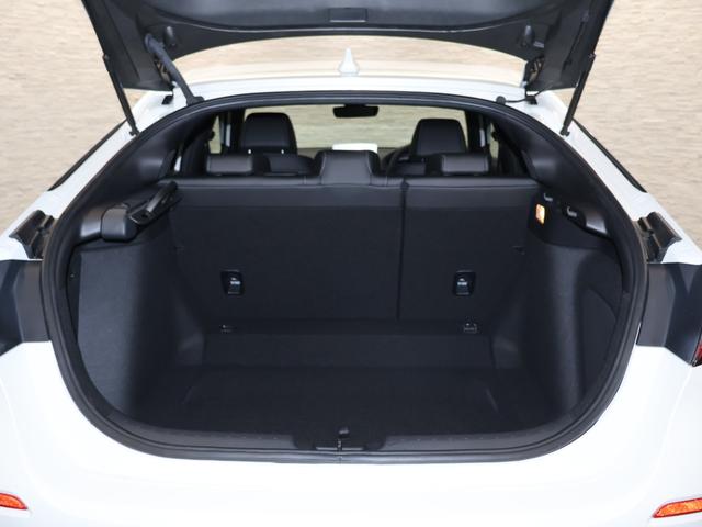 シビック ｅ：ＨＥＶＥＸ　当社デモカー　純正ホンダコネクトディスプレイ　バックカメラ　パーキングセンサー　ブラインドスポットインフォメーション　電動シート　シートヒーター　電動サンルーフ　ＥＴＣ　ＬＥＤライト　Ｂカメラ　ＥＳＣ（21枚目）