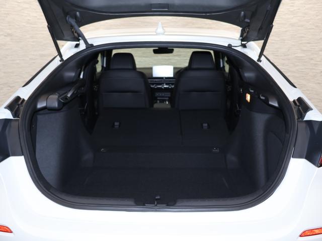 シビック ｅ：ＨＥＶＥＸ　当社デモカー　純正ホンダコネクトディスプレイ　バックカメラ　パーキングセンサー　ブラインドスポットインフォメーション　電動シート　シートヒーター　電動サンルーフ　ＥＴＣ　ＬＥＤライト　Ｂカメラ　ＥＳＣ（22枚目）