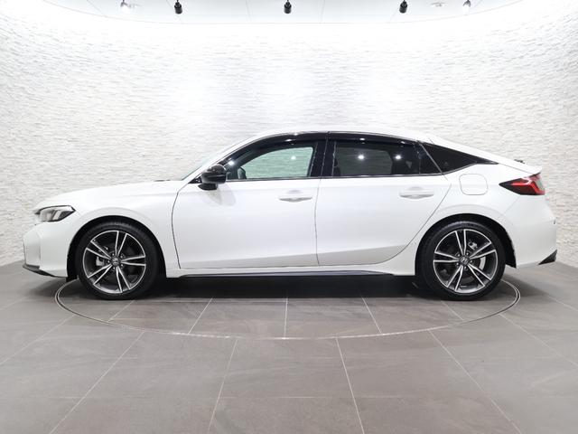 シビック ｅ：ＨＥＶＥＸ　当社デモカー　純正ホンダコネクトディスプレイ　バックカメラ　パーキングセンサー　ブラインドスポットインフォメーション　電動シート　シートヒーター　電動サンルーフ　ＥＴＣ　ＬＥＤライト　Ｂカメラ　ＥＳＣ（29枚目）