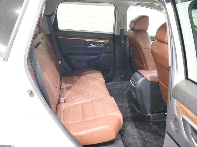 ＣＲ－Ｖハイブリッド ｅ：ＨＥＶＥＸ・マスターピース　４ＷＤ　純正ナビ　バックカメラ　ステアリングヒーター　パワーテールゲート　電動サンルーフ　ＥＴＣ　ＬＥＤライト　フォグ　電動バックドア　衝突軽減ブレーキ　クルコン　Ｂカメラ　ＬＥＤヘッドライト　ＤＶＤ（19枚目）