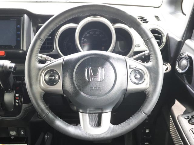 クルーズコントロールが装備されており、速度設定をするだけで一定の速度で自動走行が可能！！一定速度の走行なので燃費の向上やアクセルペダルを踏む必要が無いので長距離ドライブが快適になります！！