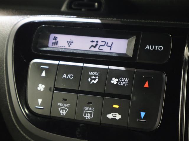 フルオートエアコンが装備されています！お好みの温度設定をするだけでエアコンの風量やモードの切り替えを自動でコントロールしてくれます！ユーザーの操作が少なく燃費走行にもつながります！